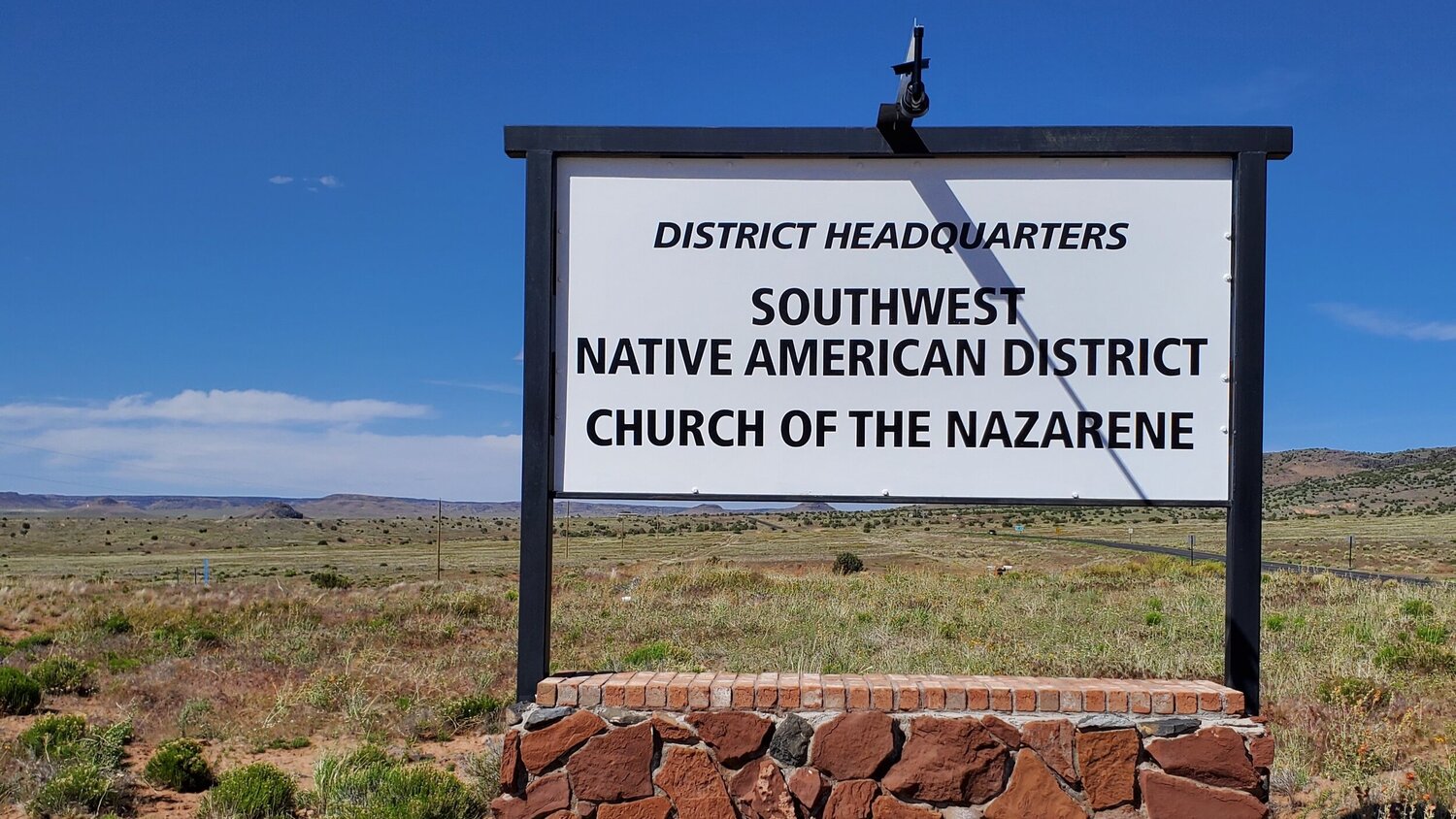 district hq sign